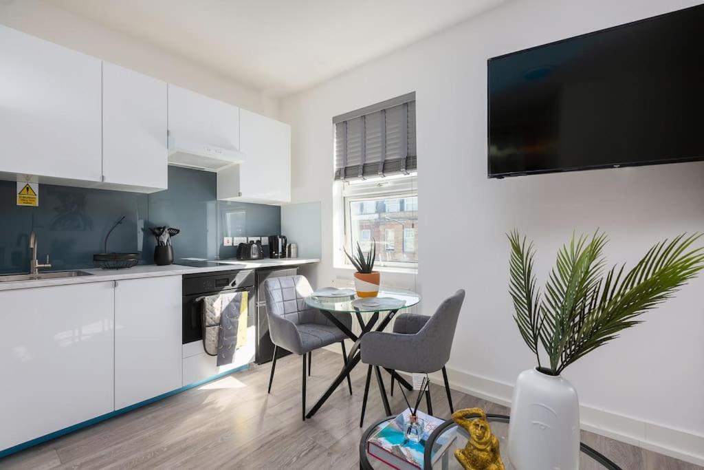 Studio Apt, 8 Min Walk From Tube 3 Londra Exterior foto